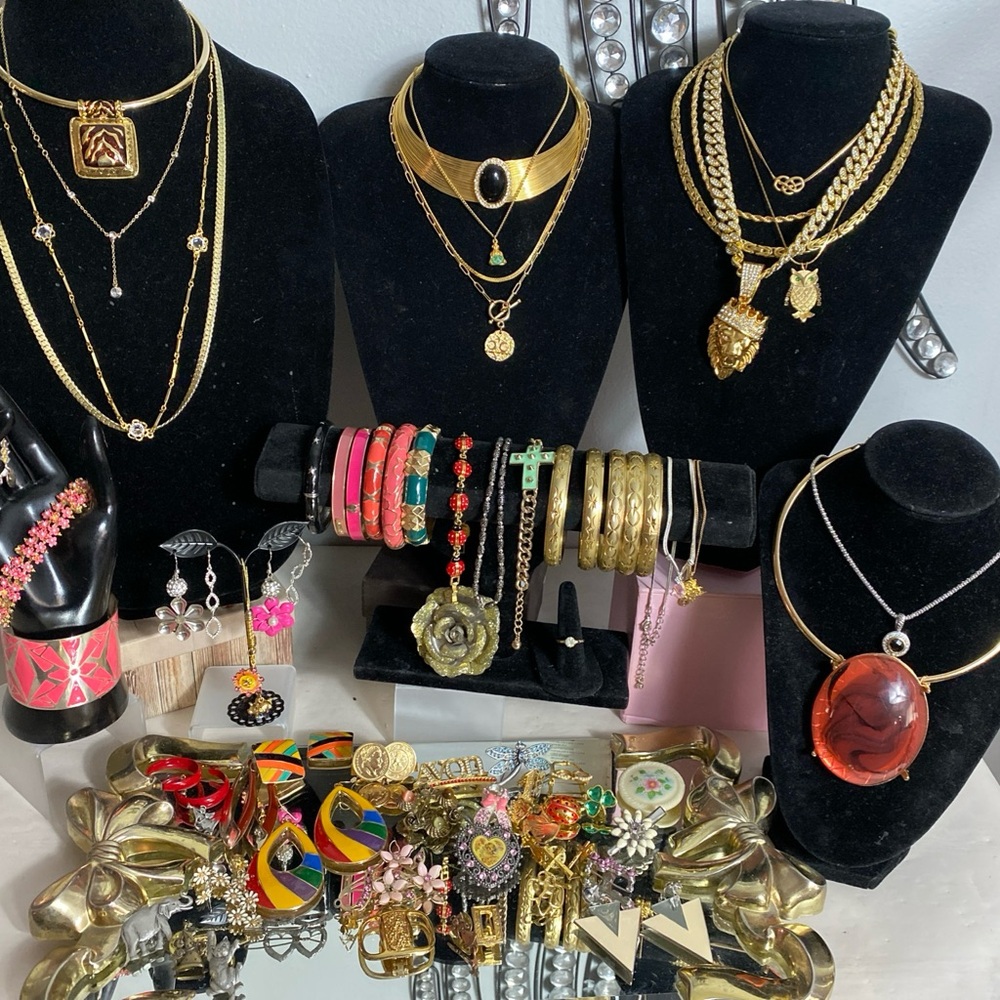 Vintage Jewelry Gold Plated, & Enamel Lot - Picture 2 of 16